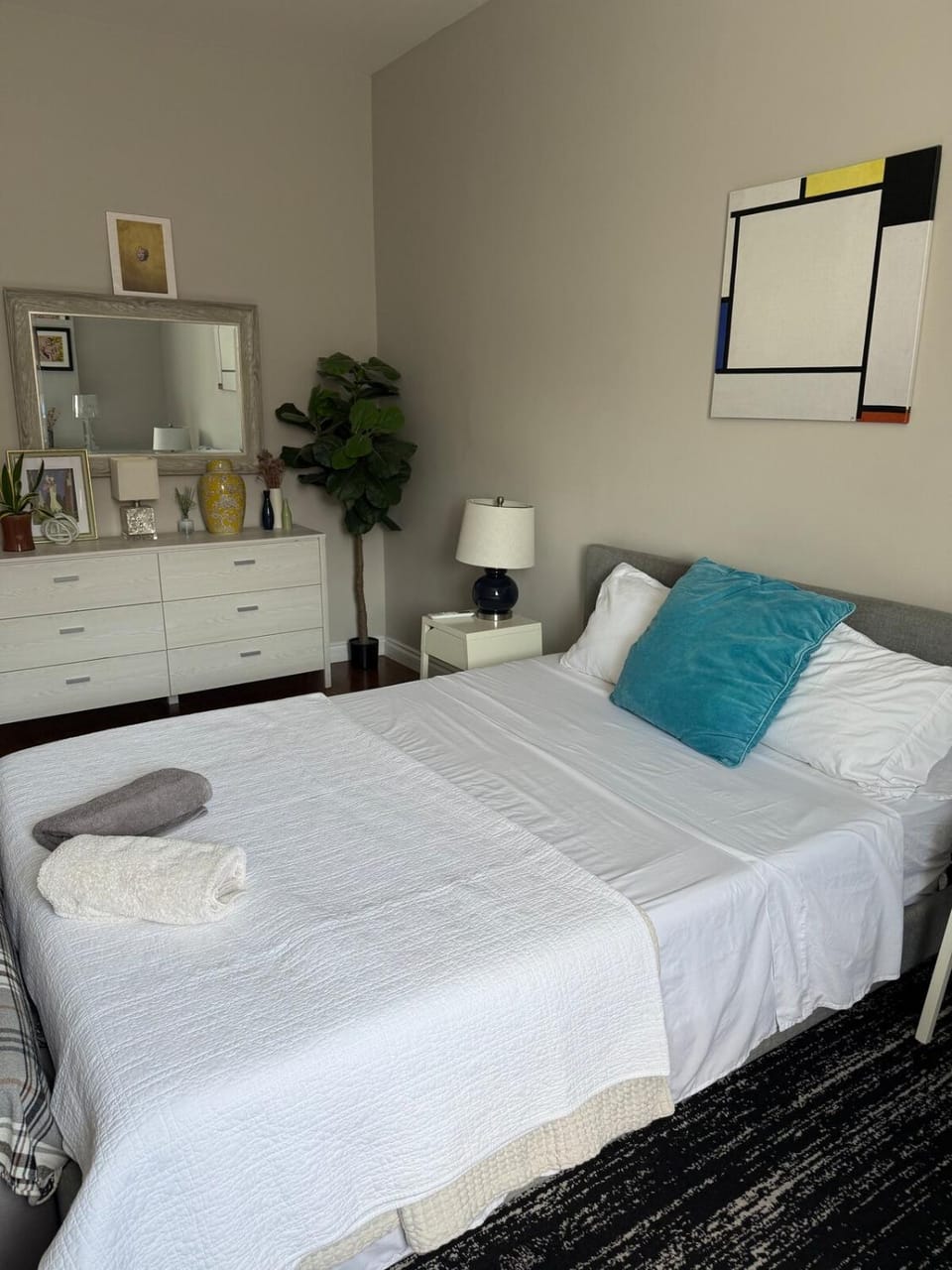 Bed, Photo of the whole room, Bedroom