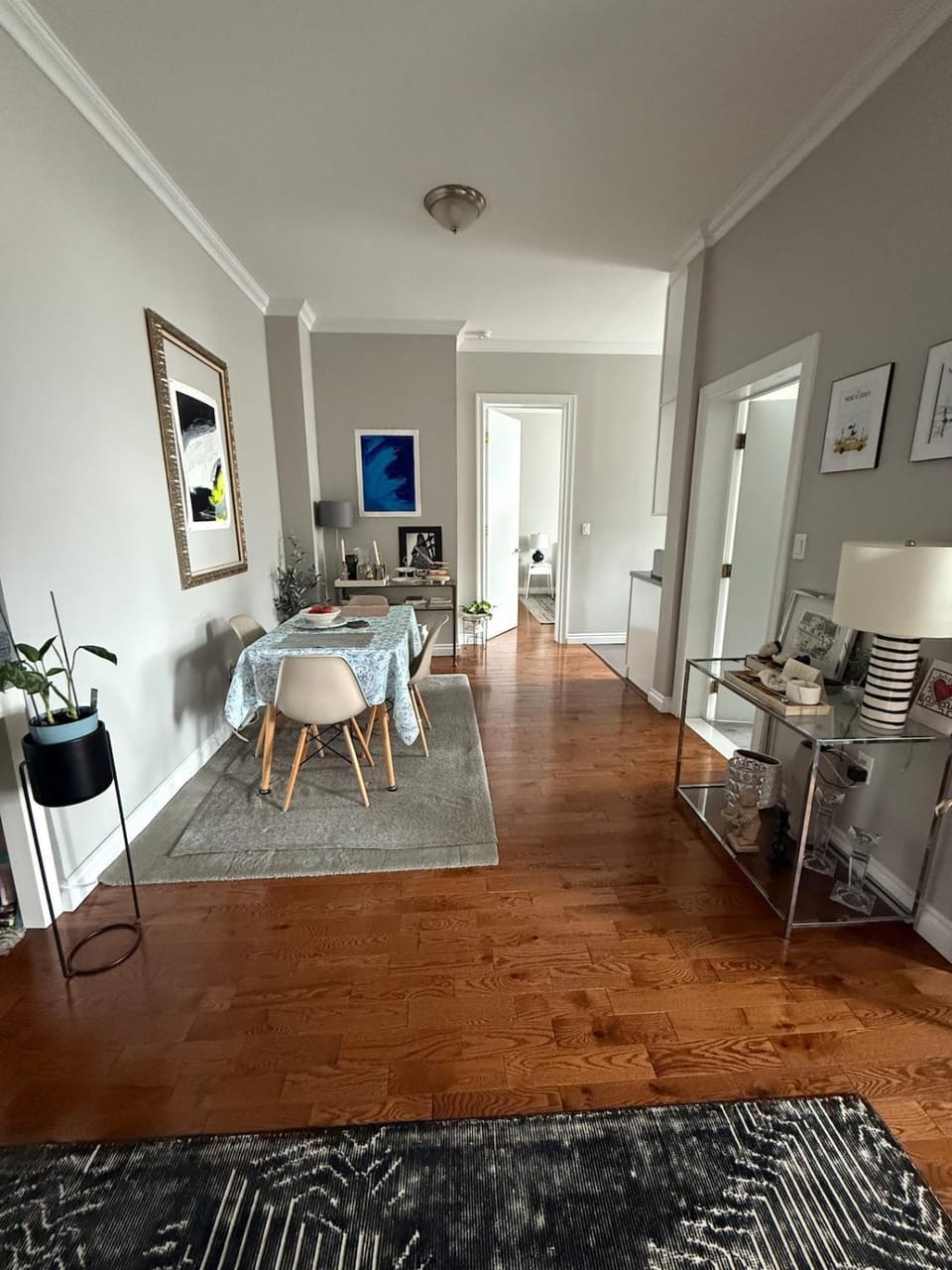 Seating area, Dining area