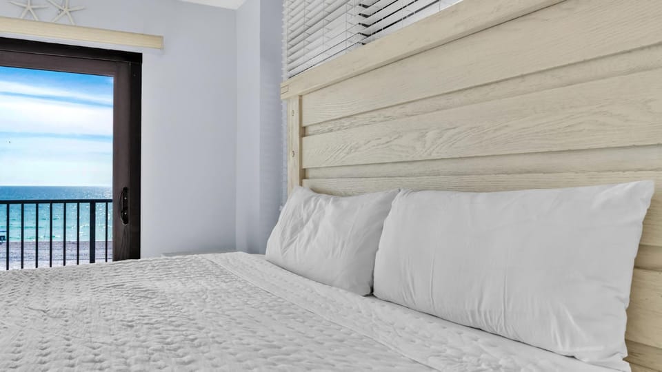 Low Floor - Remodeled - Beachfront - FLPCB65 Apartment in Lower Grand Lagoon