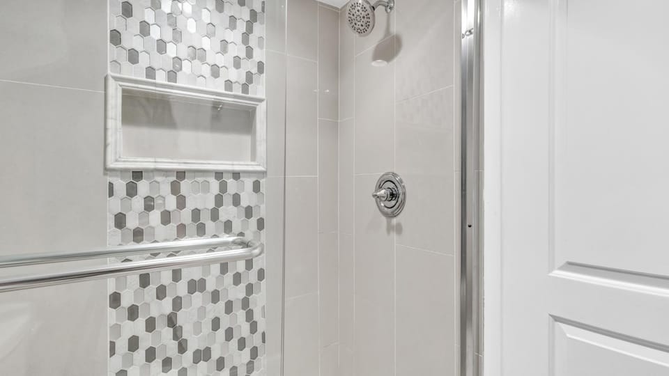 Low Floor - Remodeled - Beachfront - FLPCB65 Apartment in Lower Grand Lagoon