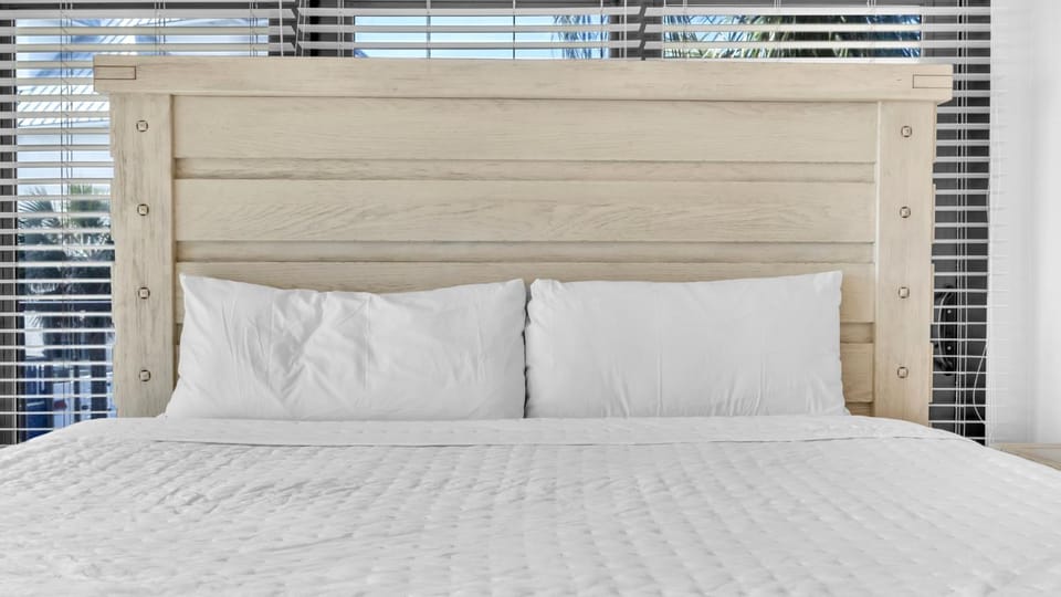 Low Floor - Remodeled - Beachfront - FLPCB65 Apartment in Lower Grand Lagoon