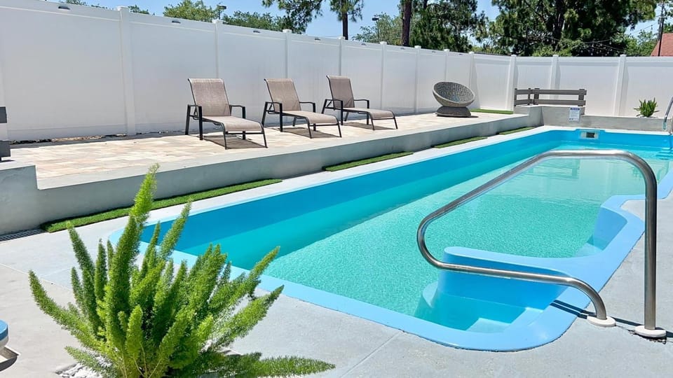 Day, Pool view, Swimming pool, sunbed