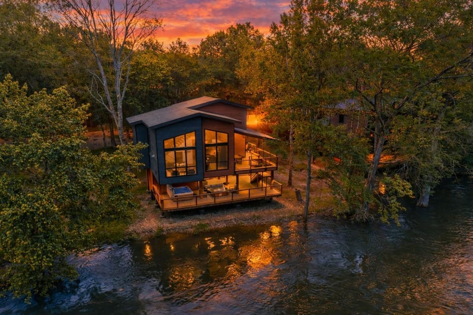 Property building, Natural landscape, View (from property/room), Balcony/Terrace, River view, Sunset