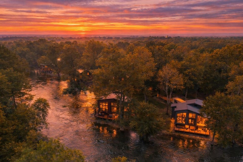 Property building, Patio, Natural landscape, Bird's eye view, Balcony/Terrace, River view, Sunset