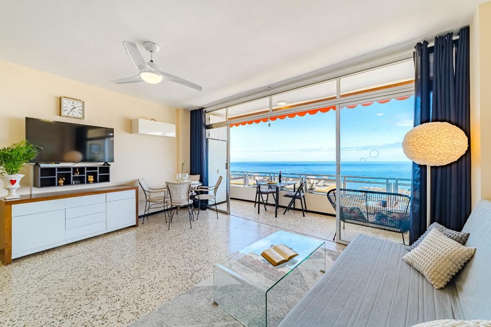 TV and multimedia, View (from property/room), Balcony/Terrace, Living room, Seating area, Sea view