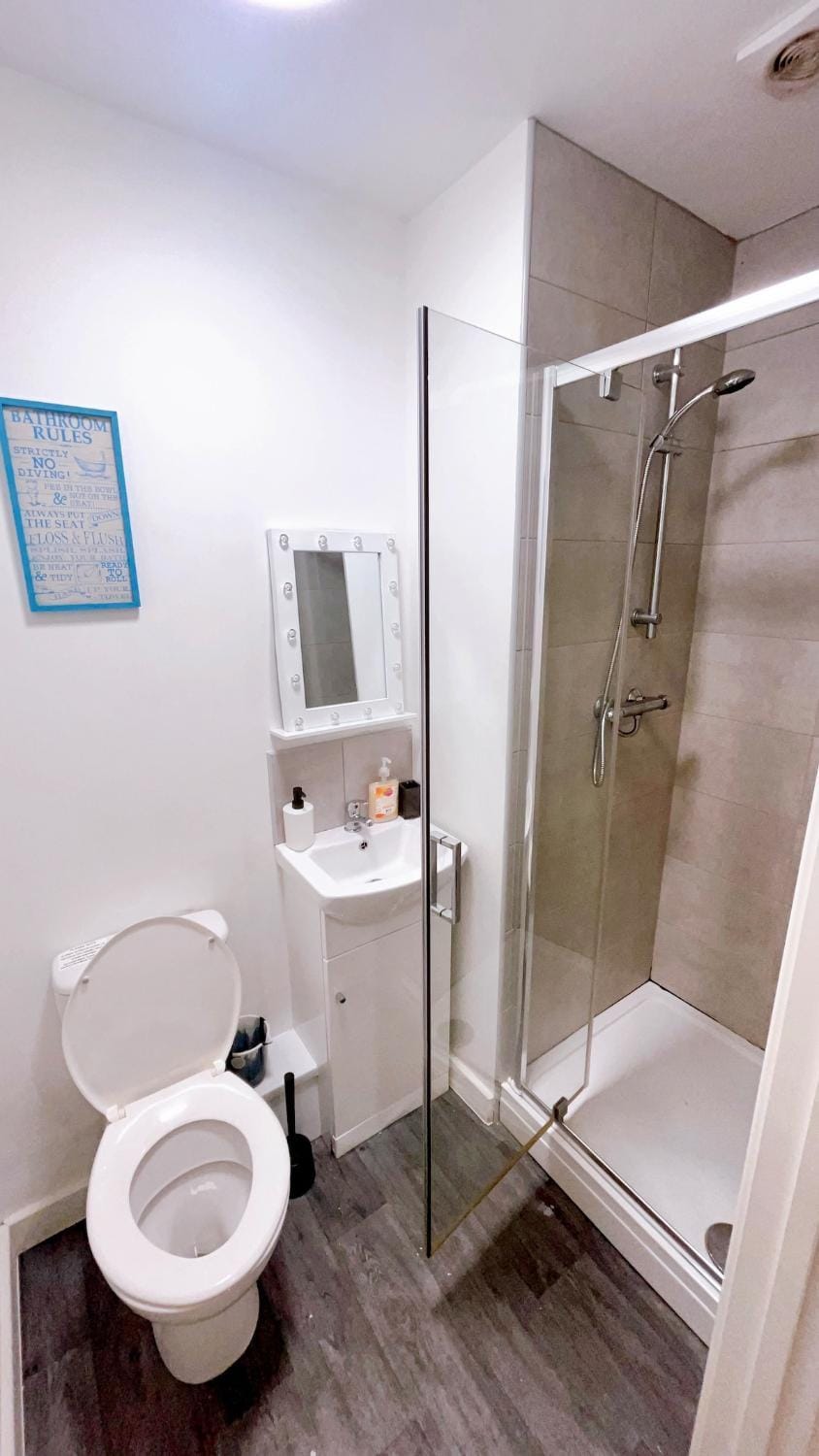 City Views Top Floor - Bradford City Center Apartment in Bradford