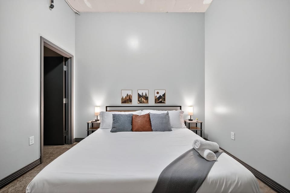 Prime Downtown Dallas | Pool + Theater + Game Room Apartment in Dallas
