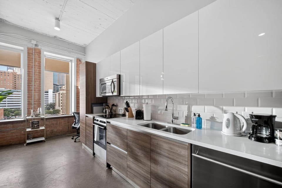 Prime Downtown Dallas | Pool + Theater + Game Room Apartment in Dallas