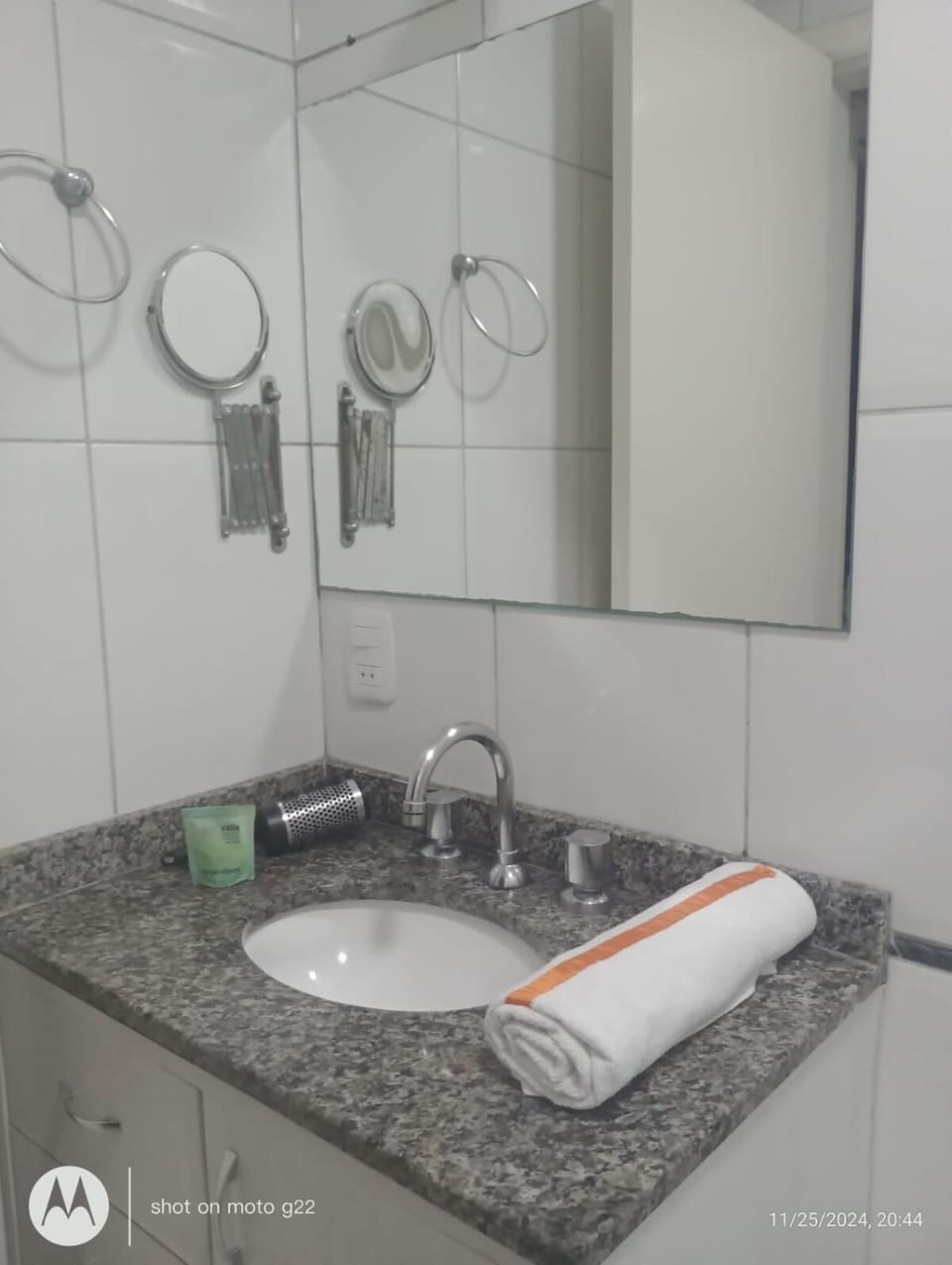 Toilet, Bathroom, towels