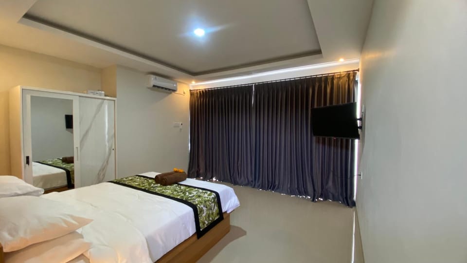 Photo of the whole room, Bedroom