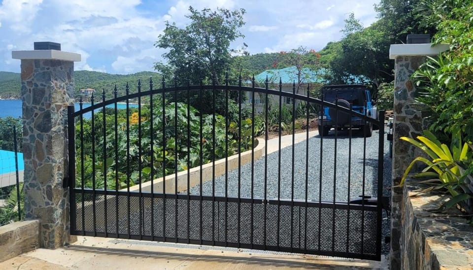 Long Bay Beach Villa - Beachfront Luxury Villa w Private Pool, Solar & Battery Backup Villa in St. John