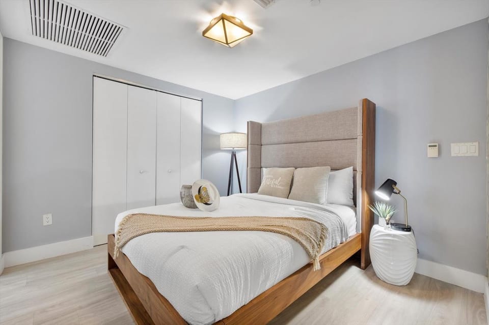 W hotel High end ocean view 2 bedroom at icon brickell Apartment in Brickell