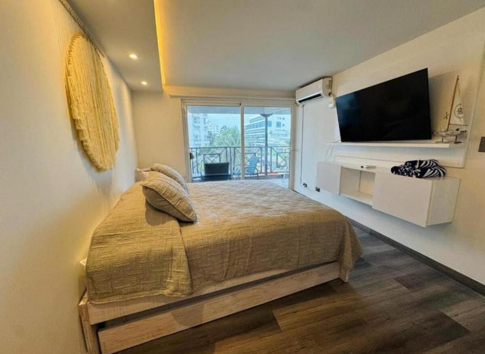 Bed, TV and multimedia, Photo of the whole room, Bedroom, air conditioner