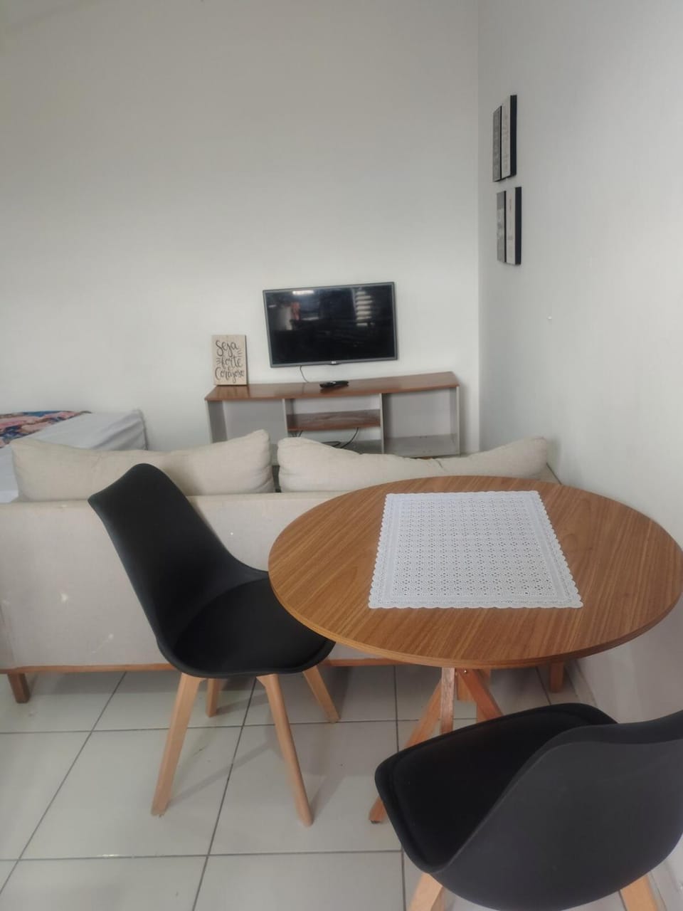 Communal lounge/ TV room, TV and multimedia, Living room, Seating area, Dining area, Evening entertainment