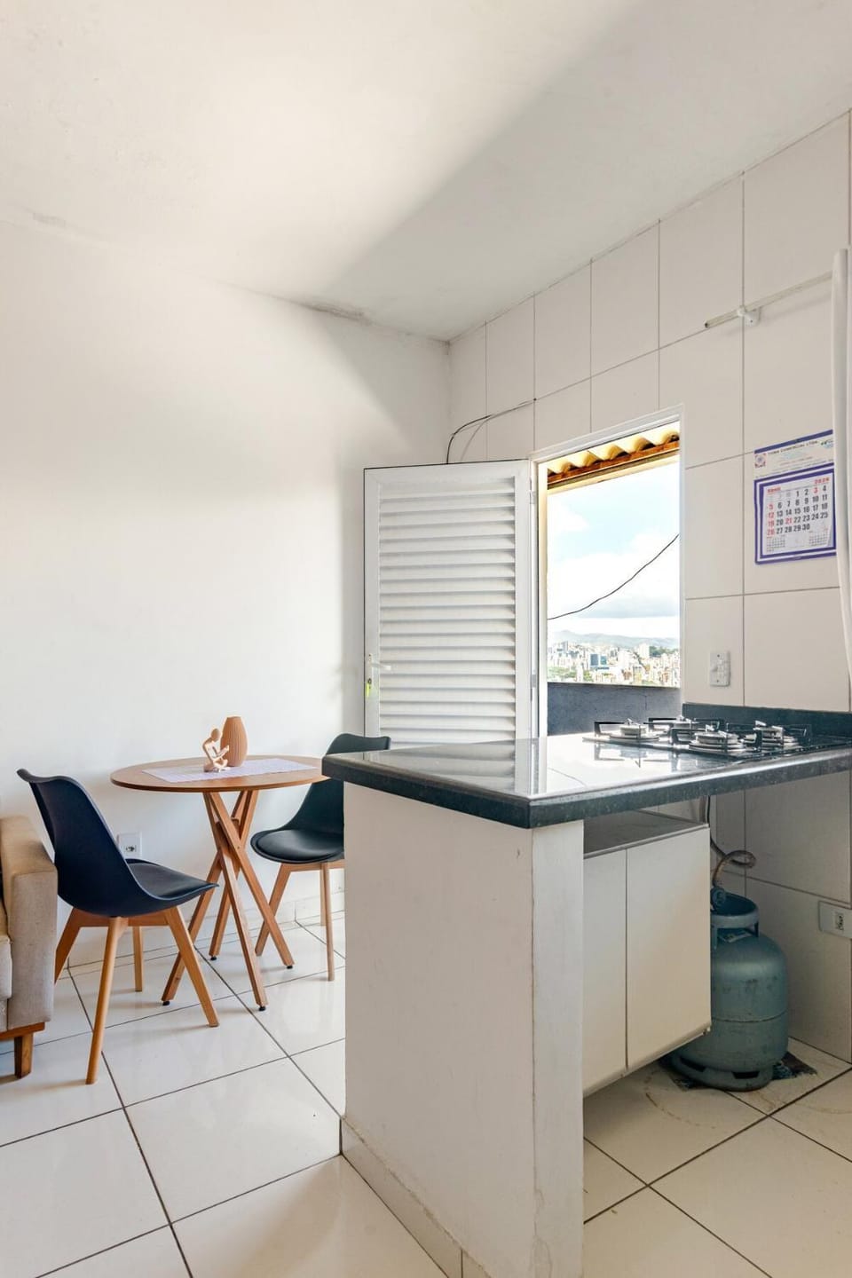 Kitchen or kitchenette, Dining area, stove