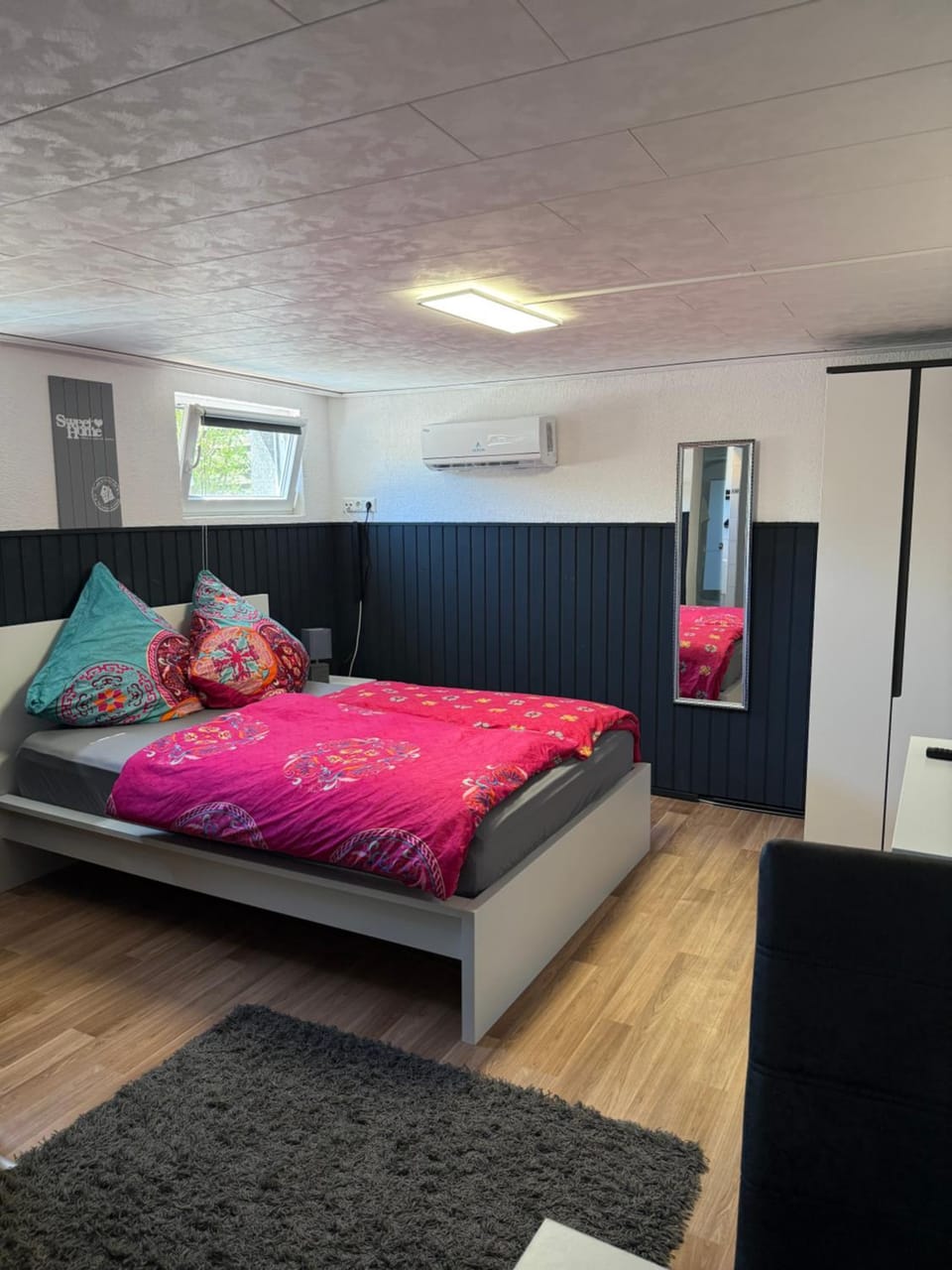 Bed, Living room, Photo of the whole room, Bedroom