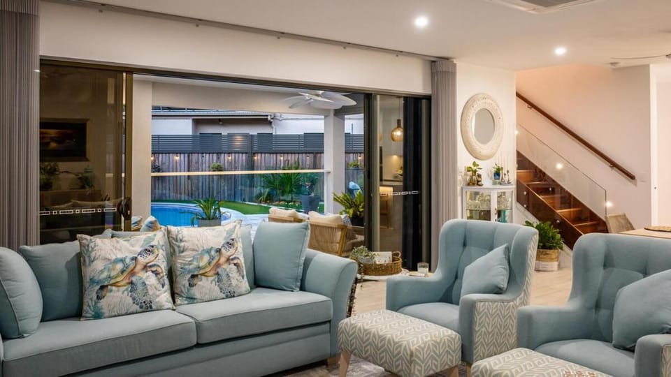 Whitehaven - 4 BR w Pool - 2 Mins to Beach House in Agnes Water