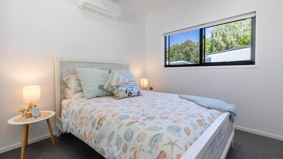 Whitehaven - 4 BR w Pool - 2 Mins to Beach House in Agnes Water