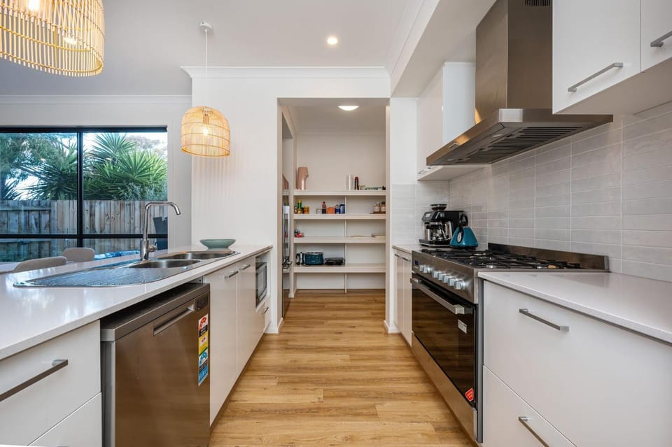 Ipanema with spa and moments from the beach House in Dromana