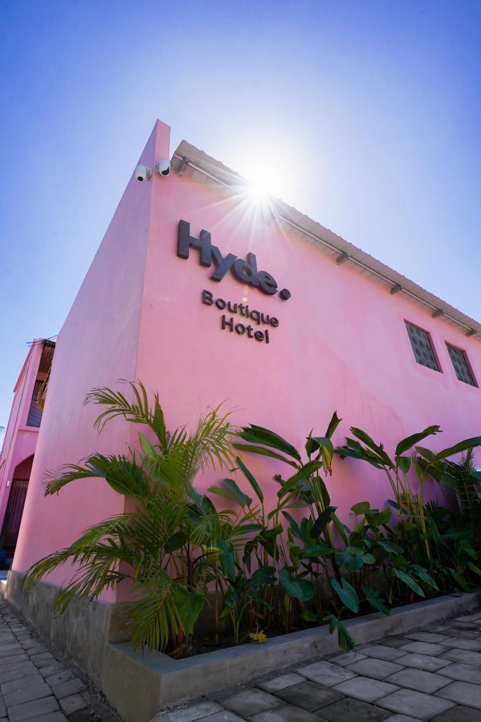 Property building, Facade/entrance, Day