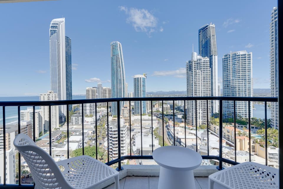 Property building, Natural landscape, View (from property/room), Balcony/Terrace, Seating area, City view, Sea view
