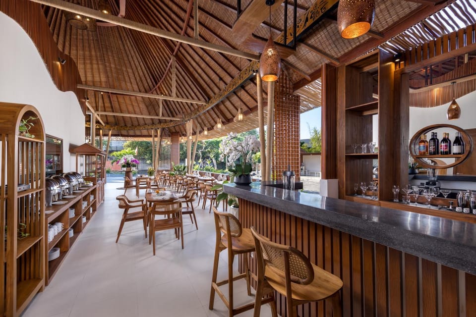 Restaurant/places to eat, Lounge or bar