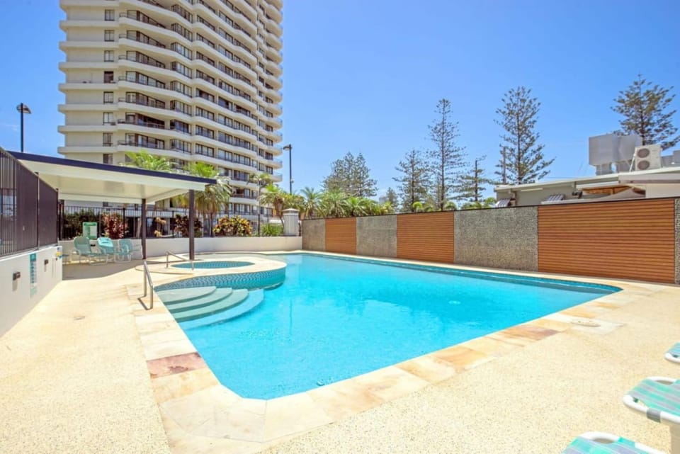 Day, Swimming pool, sunbed