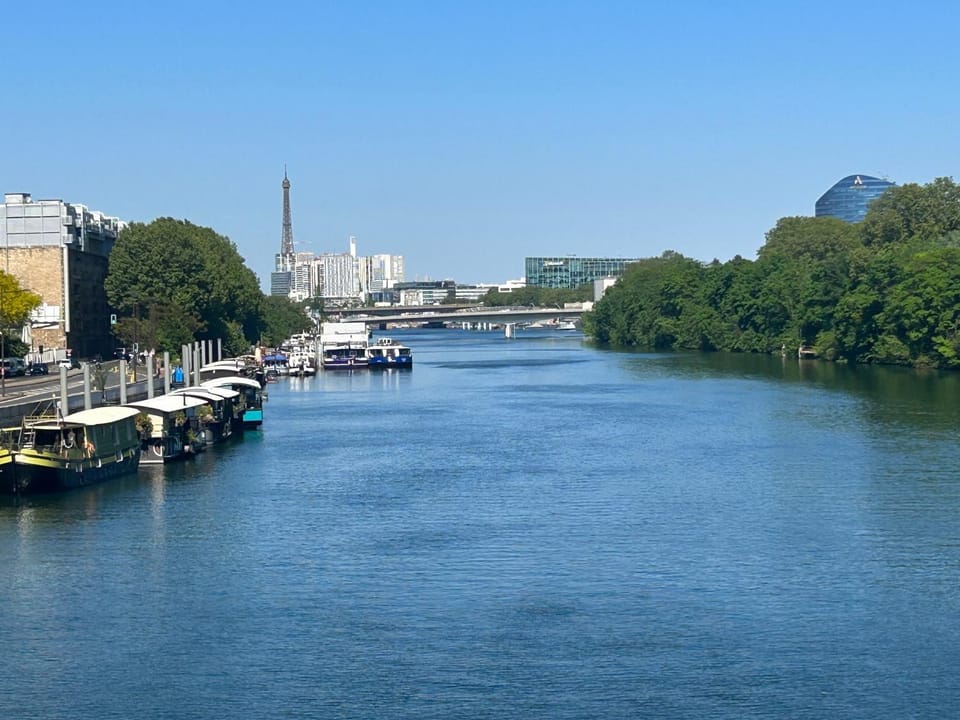 SUNNY Studio 2 steps from metro Apartment in Paris