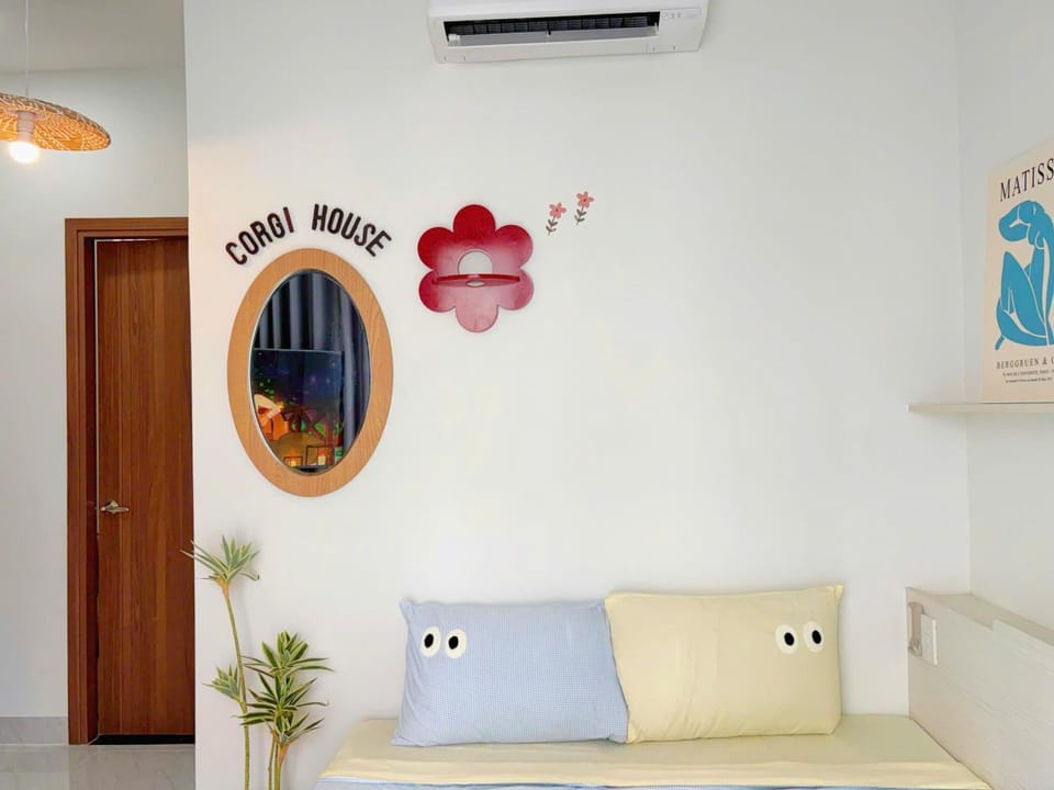 Bed, air conditioner