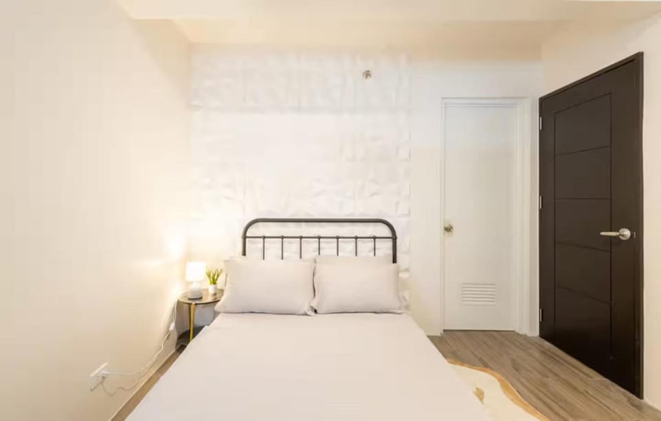 The Homey Horizon 3BR Stay with Pool Access Apartment in Iloilo City