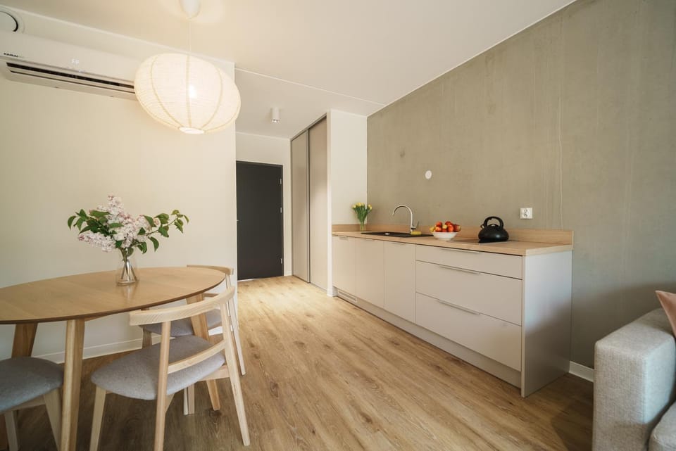 Kitchen or kitchenette, Dining area, air conditioner