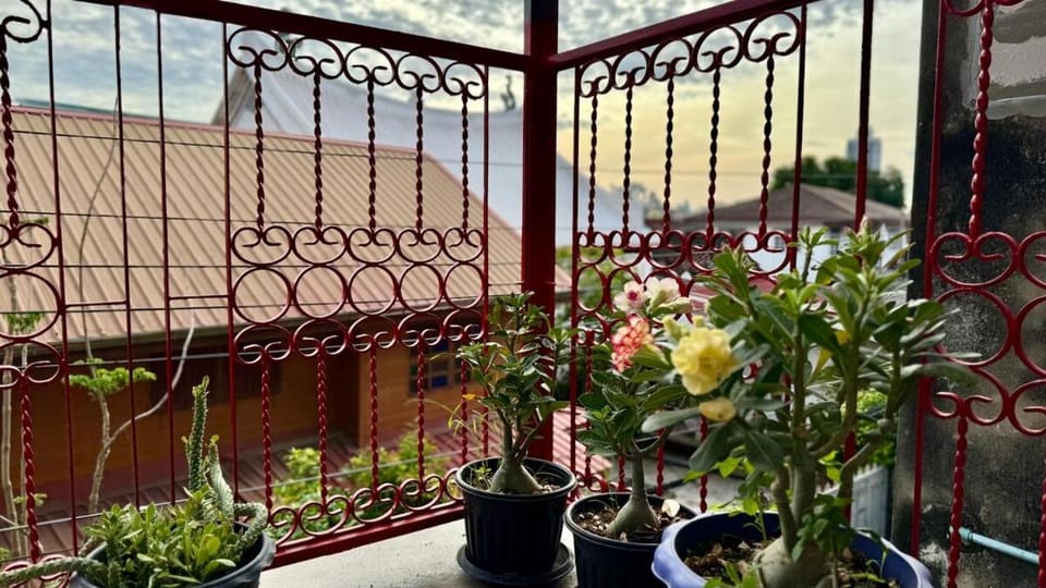 Baan PadSeeEw - Rooftop Riverview 3rd floor Apartment in Bangkok