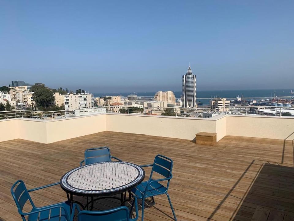 Boho Gem Near Talpiot Mkt -Mamad Apartment in Haifa