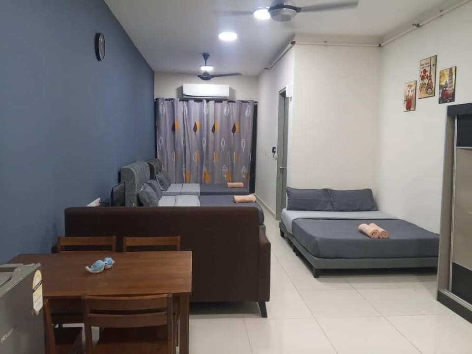 Bed, TV and multimedia, Living room, Seating area, Bedroom, air conditioner