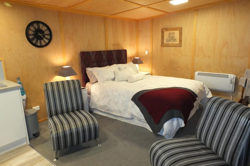 Seating area, Bedroom