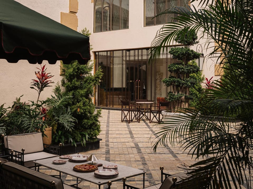 Restaurant/places to eat, Lobby or reception