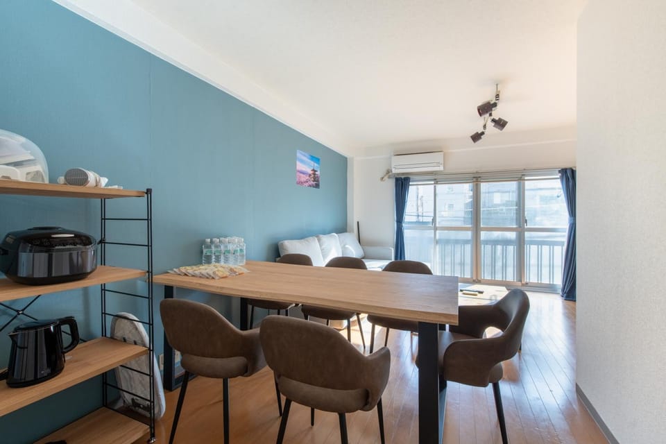 Max 9 people 8 minutes from Shibuya 5 minutes from Shinjuku 1 minute from Harajuku 4 minutes walk from the station Room Sakura Apartment in Shibuya