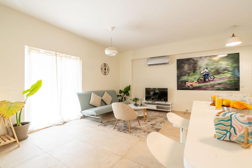 Chic City Stay in Gazi Apartment in Athens