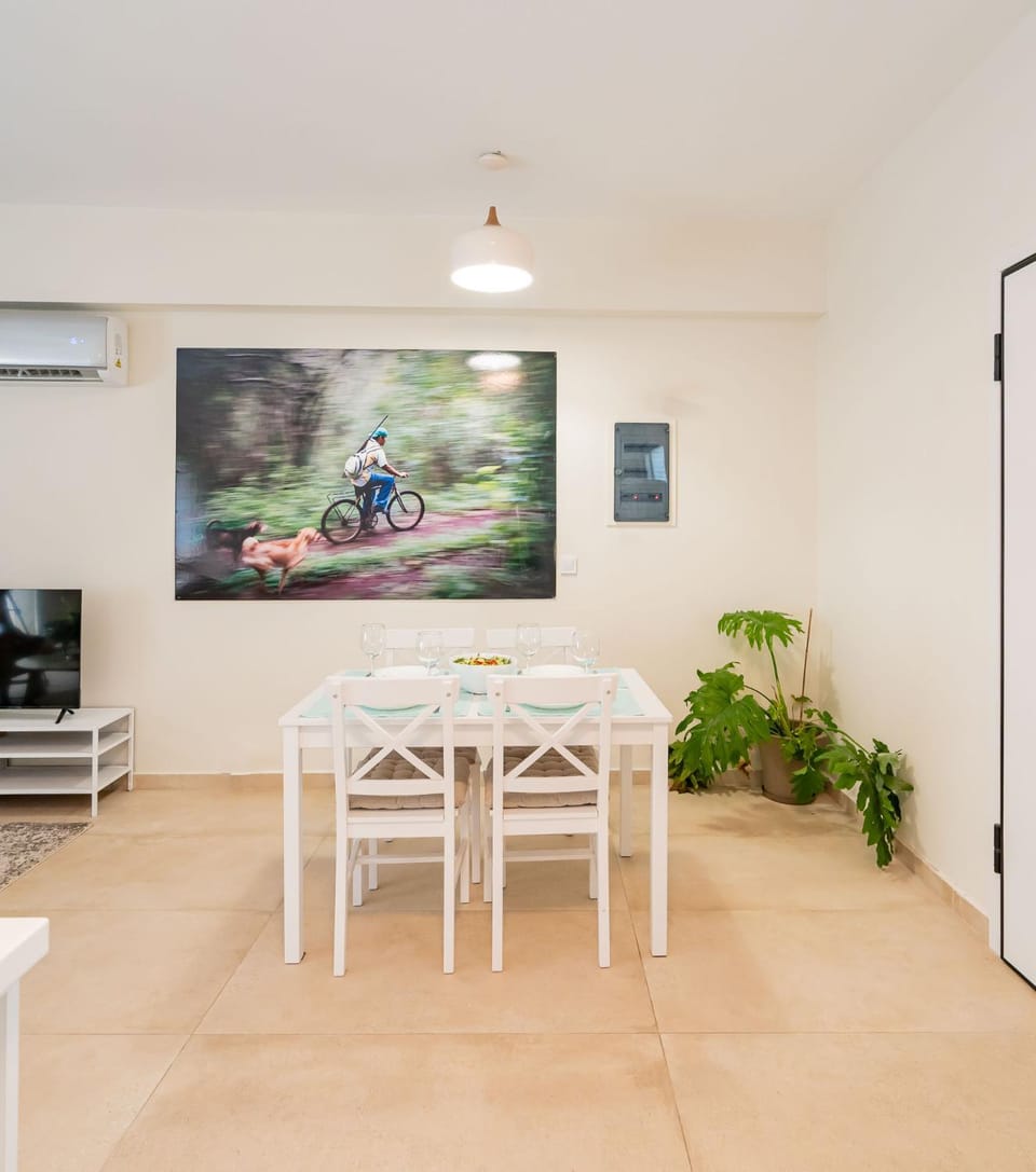 Chic City Stay in Gazi Apartment in Athens