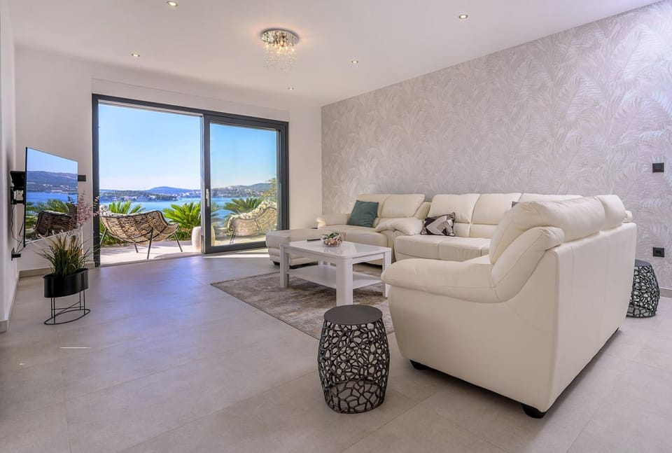 NEW, Luxury Villa for 8 with Heated Pool & Spectacular Sea Views Villa in Šibenik-Knin County, Croatia