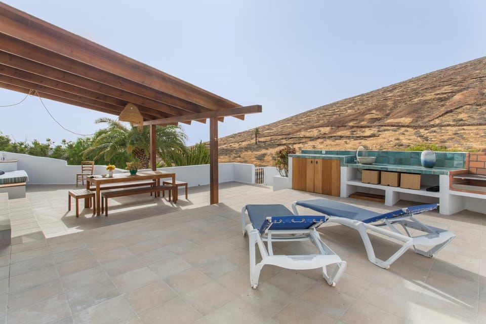 Property building, Balcony/Terrace, Living room