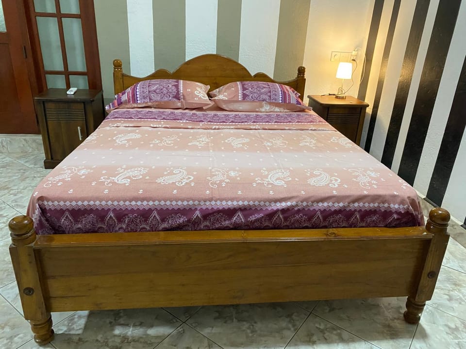 Dona's Villa, Coastal Tropical House House in Negombo