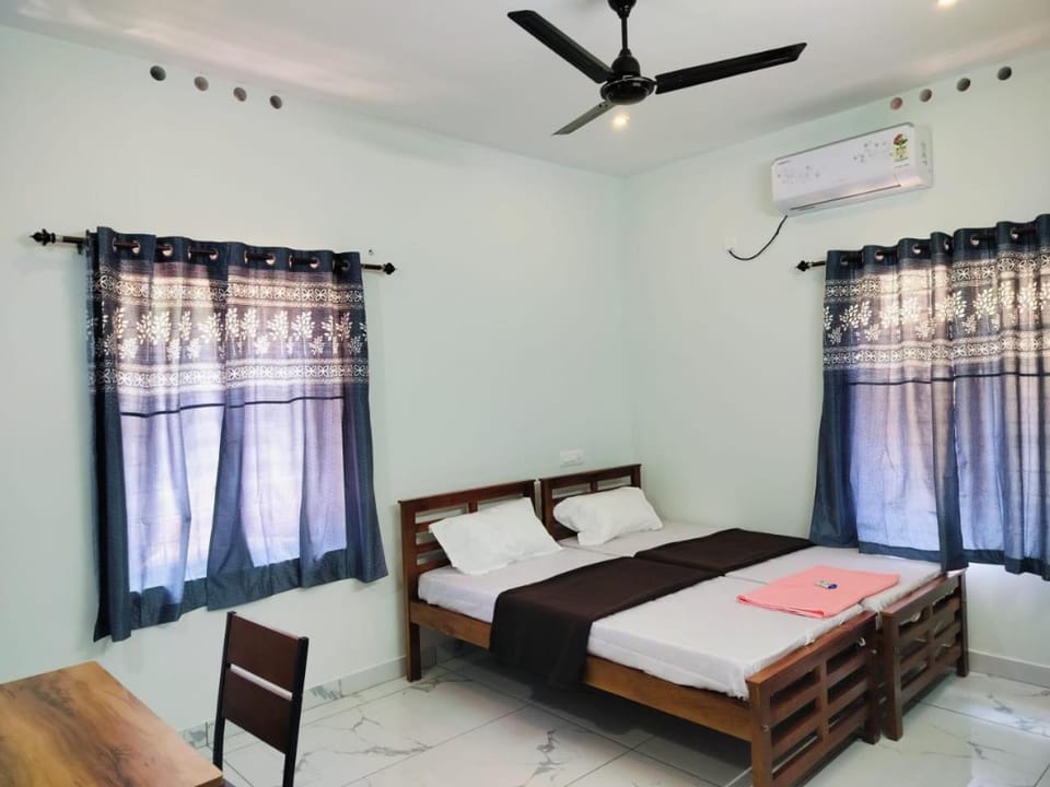 Bed, Photo of the whole room, Bedroom, fireplace, air conditioner