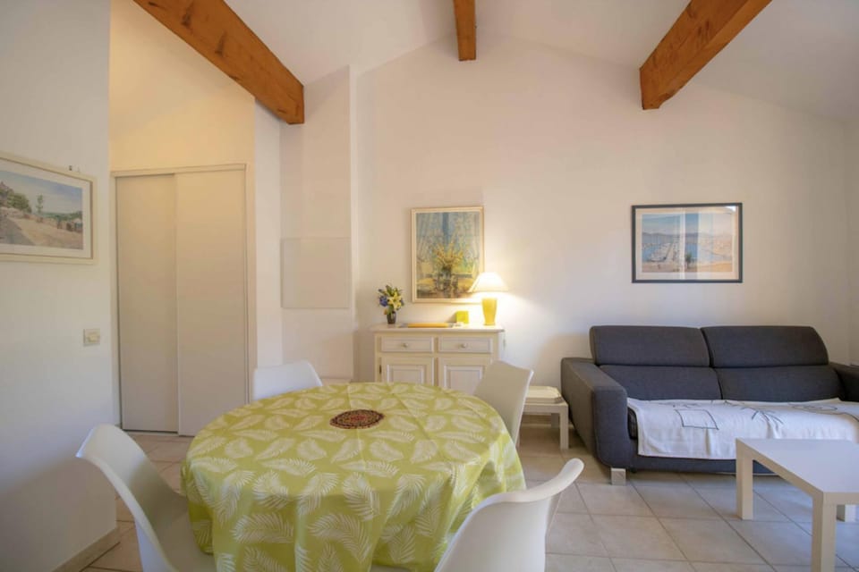Small House With Garden - Residence With Pool House in Fréjus