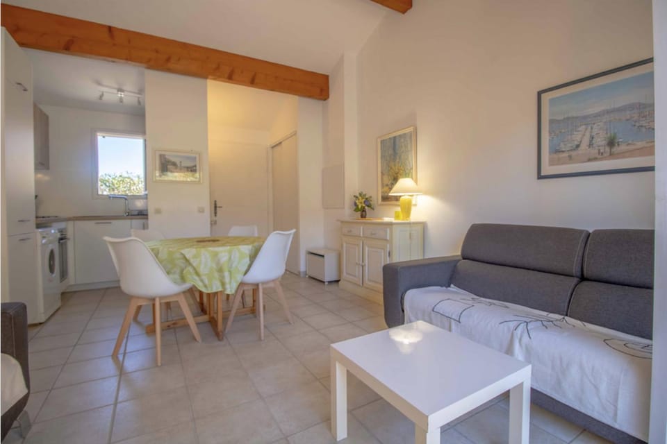 Small House With Garden - Residence With Pool House in Fréjus