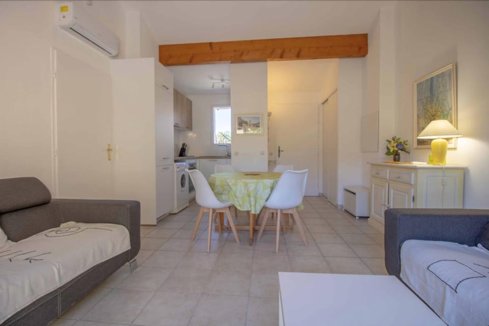 Small House With Garden - Residence With Pool House in Fréjus