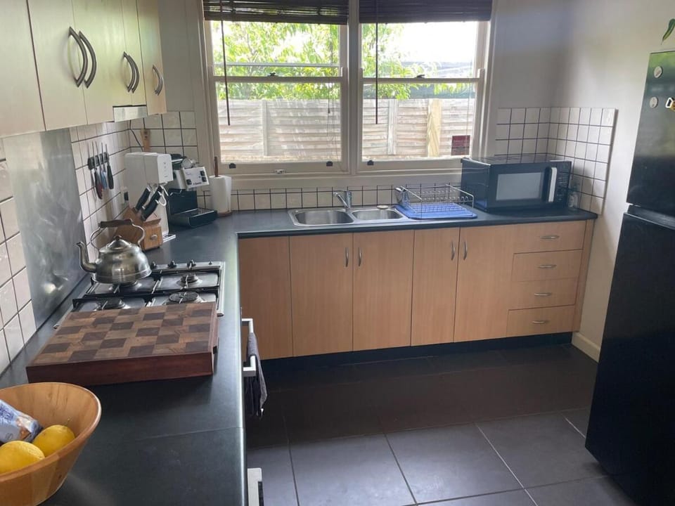 Cute cottage in a Supreme Location House in Geelong