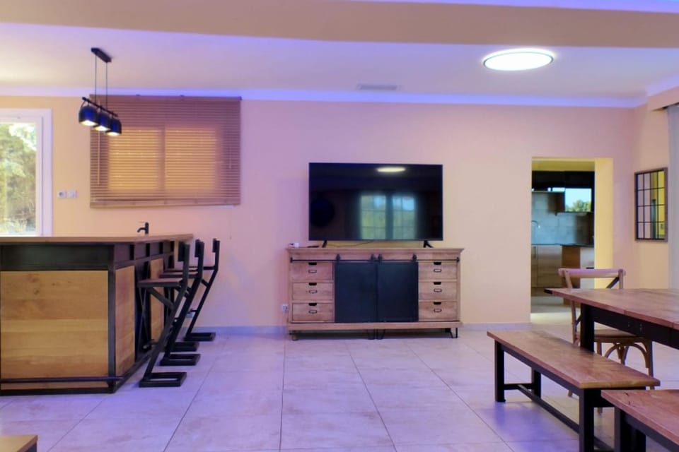 Sunny house with garden and private pool House in French Riviera