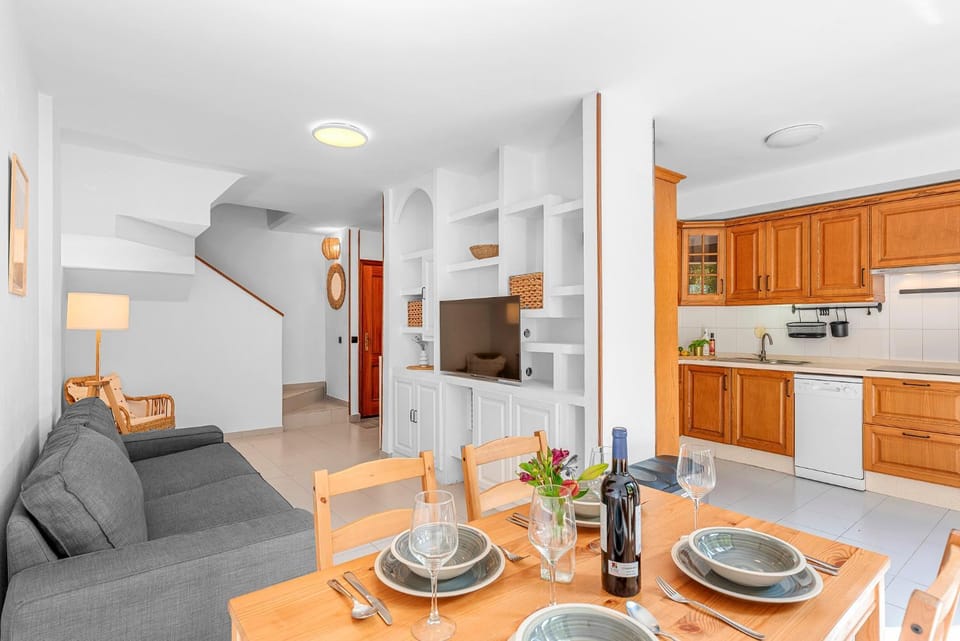 Kitchen or kitchenette, Living room, Dining area, pet friendly