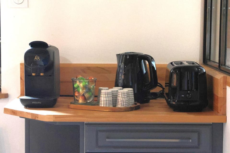 Coffee/tea facilities, toaster